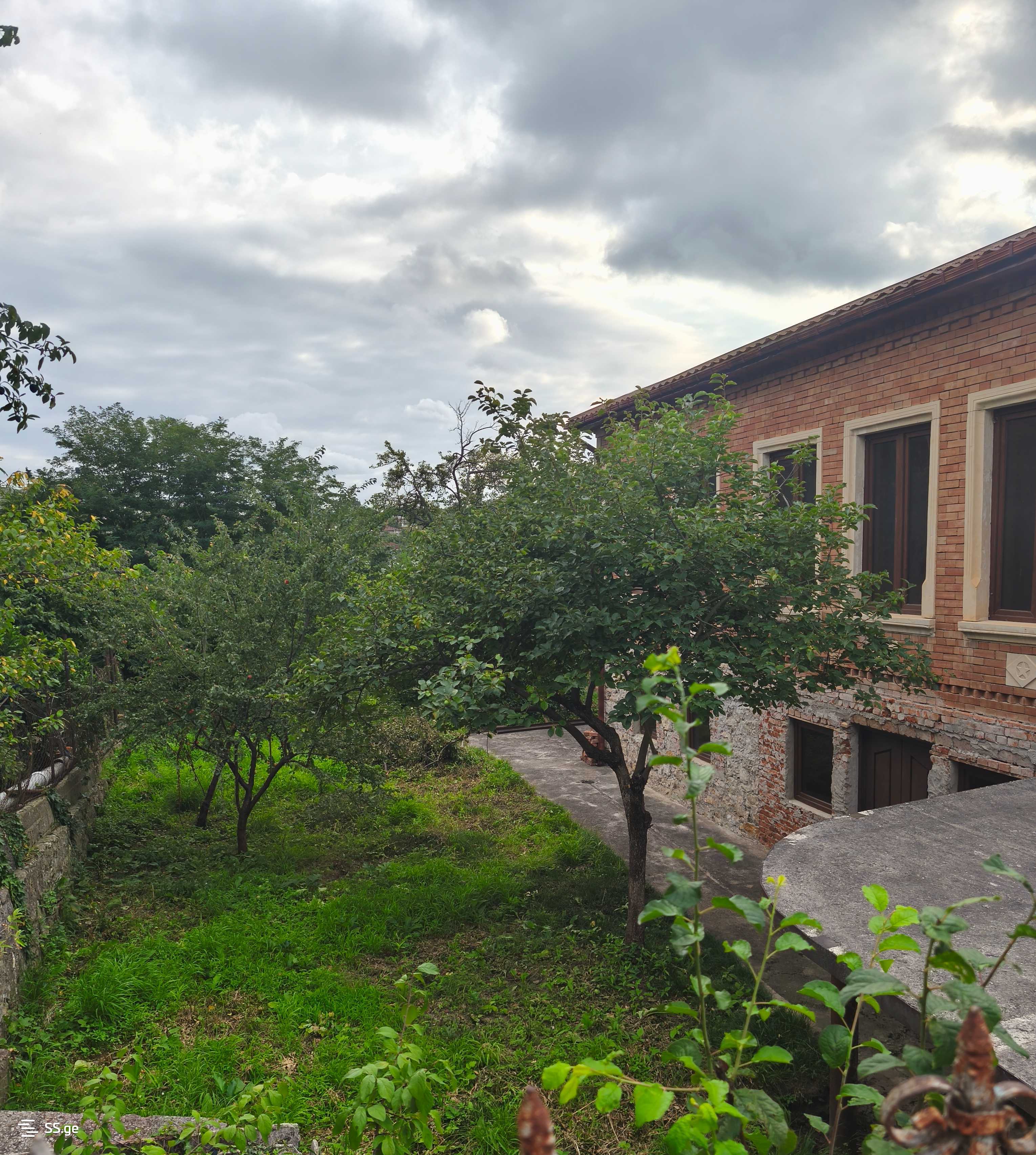 8 Room Private House For Sale view 6