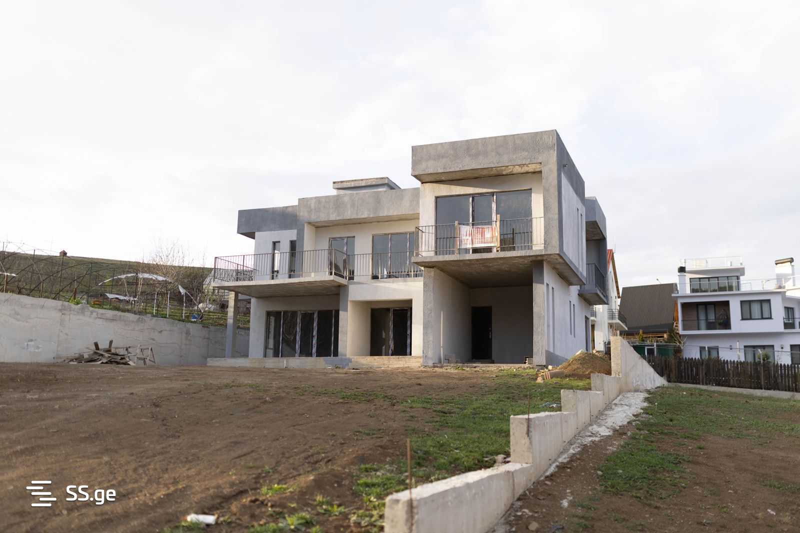 7 Room Private House For Sale, 1 of 3