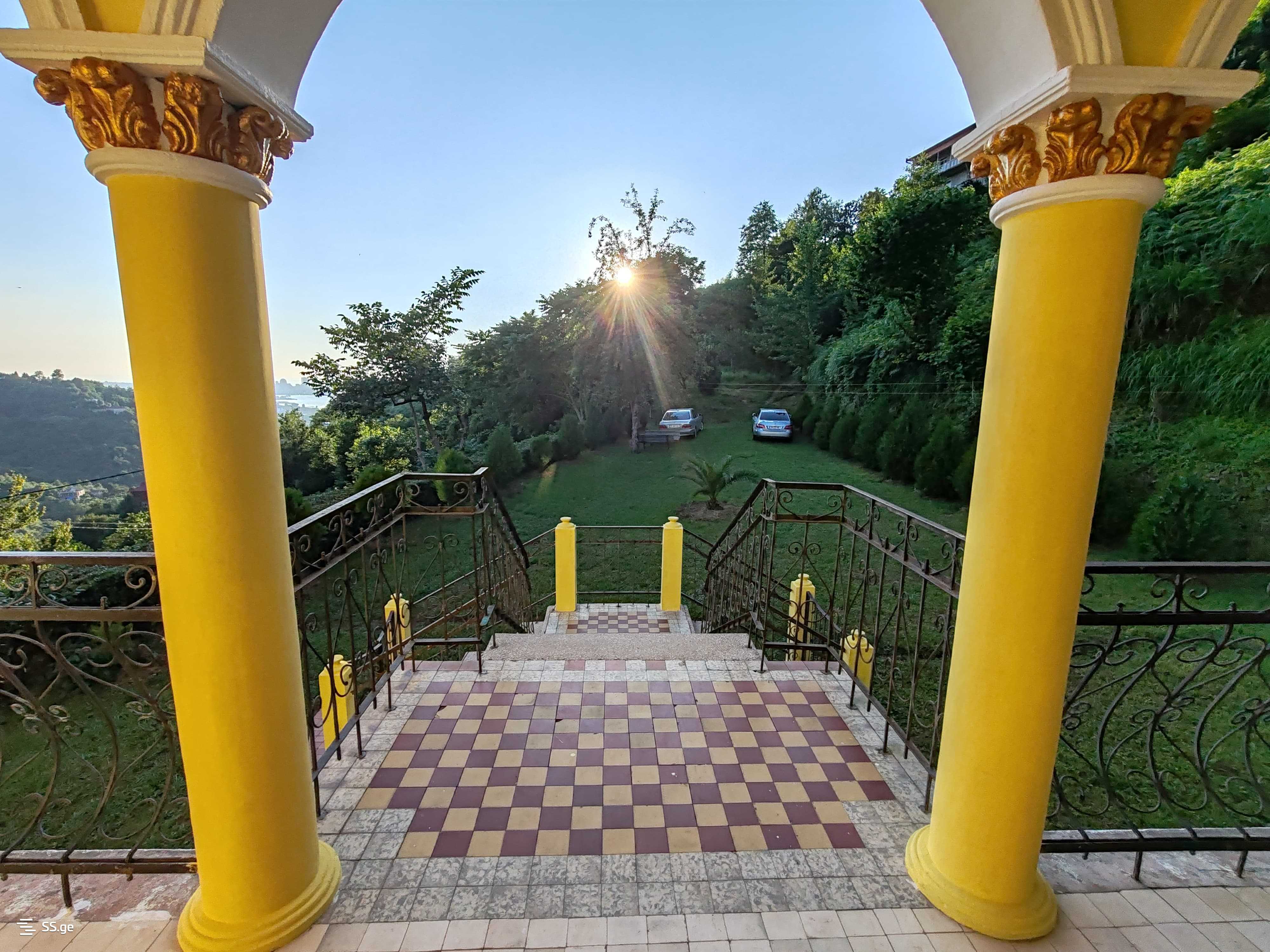 1 Room Hotel For Rent. Makhindjauri view 11