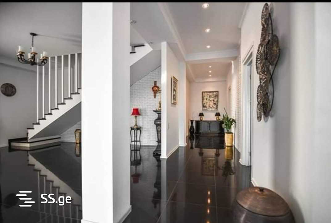 7 Room Private House For Sale view 4
