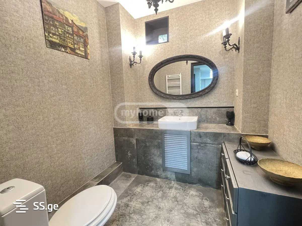 8 Room Private House For Sale view 10