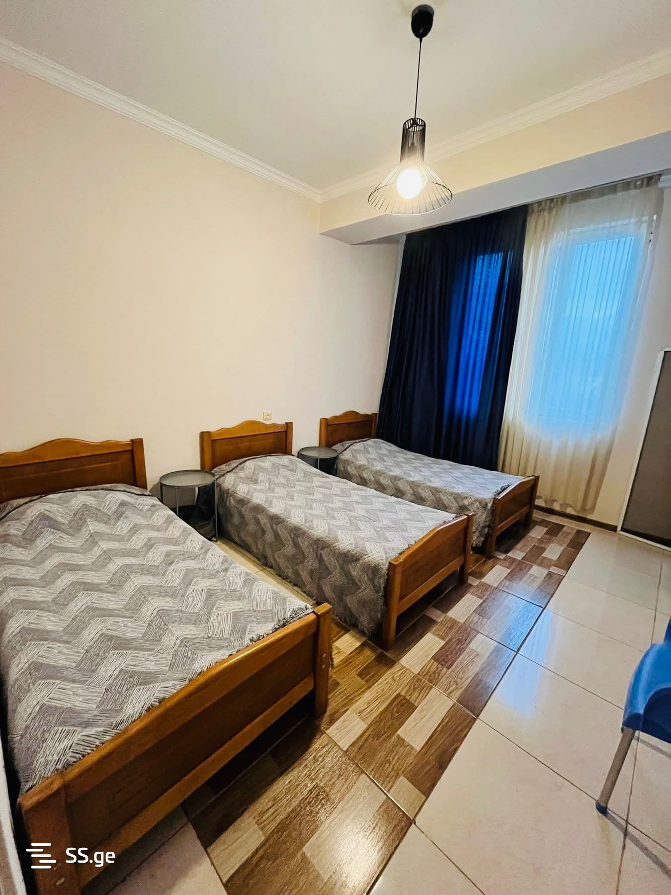 4 Room Flat Daily Rent. Ureki view 8