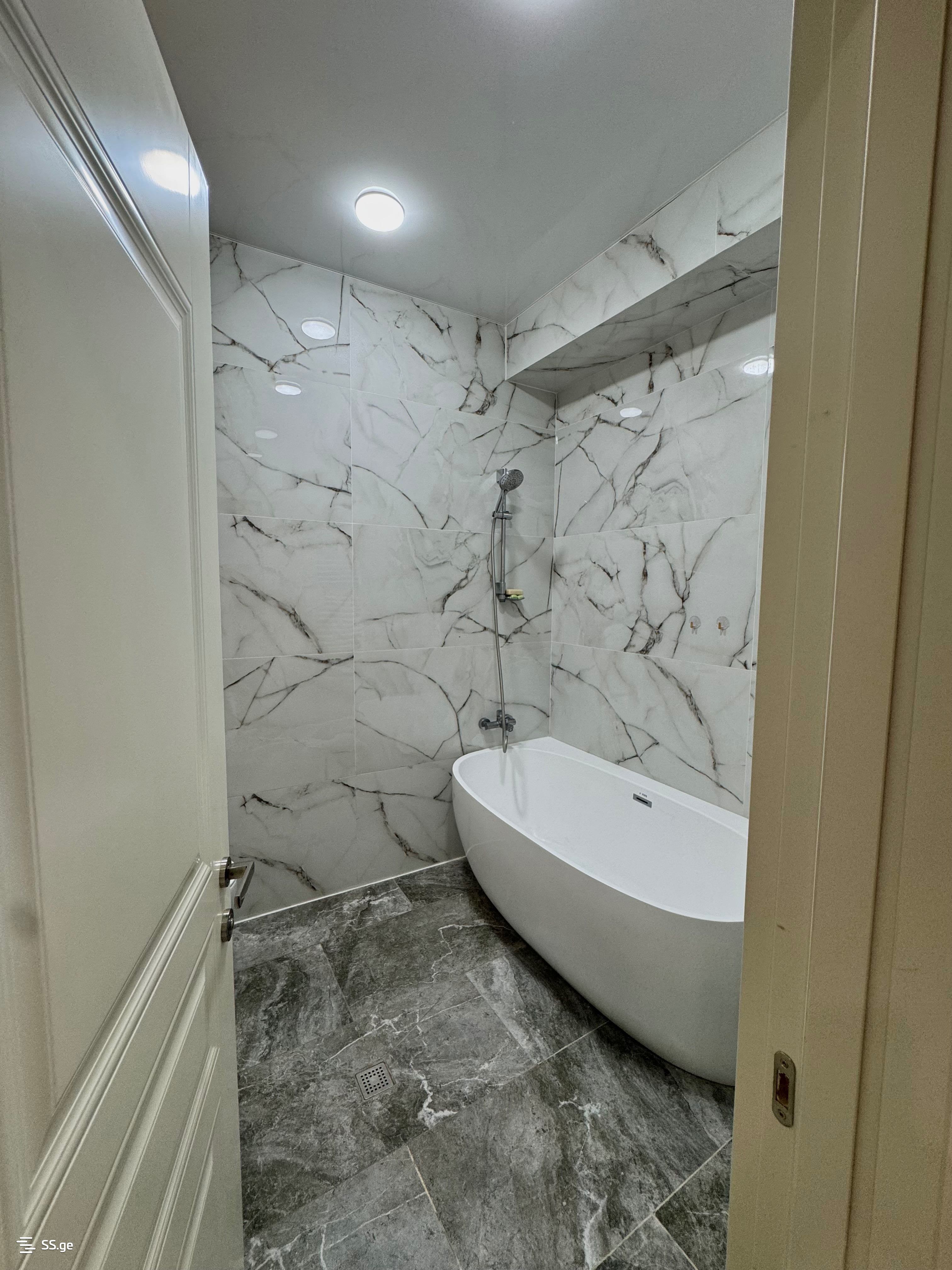 3 Room Flat Daily Rent. Vake view 6