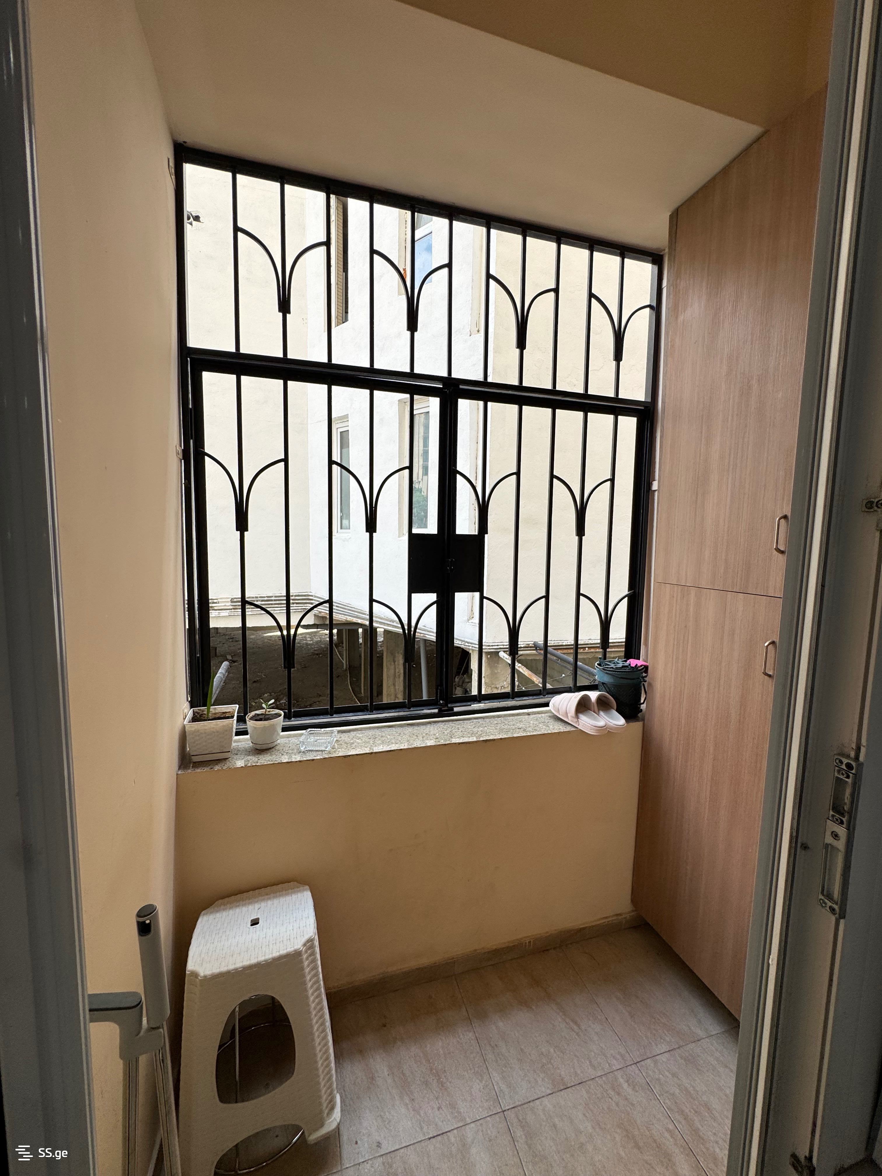 3 Room Flat Daily Rent. Vake view 4