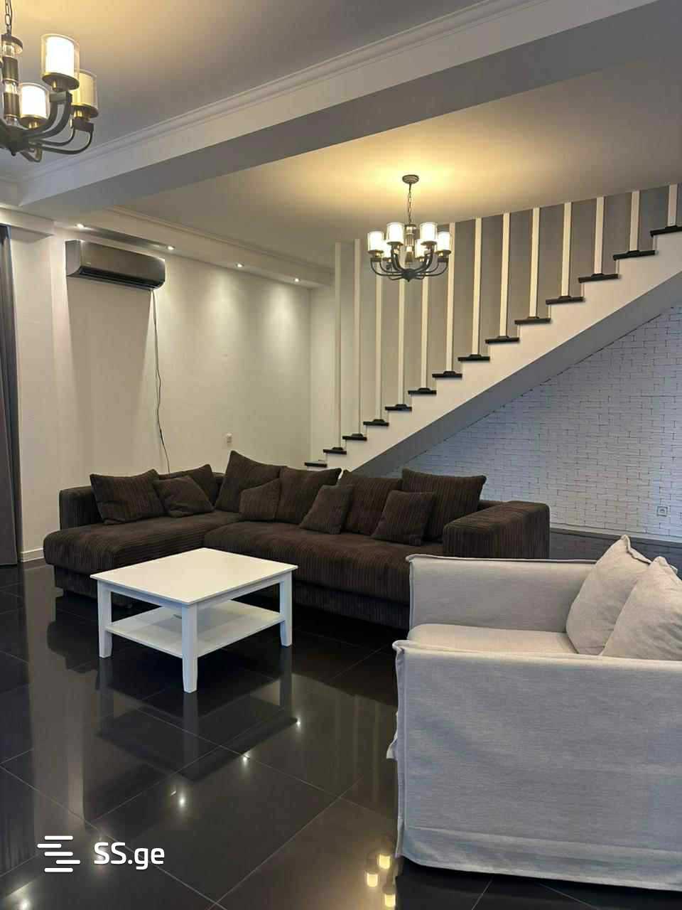 7 Room Private House For Sale view 10