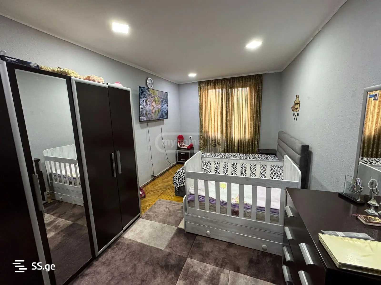 3 Room Flat For Sale, 1 of 4