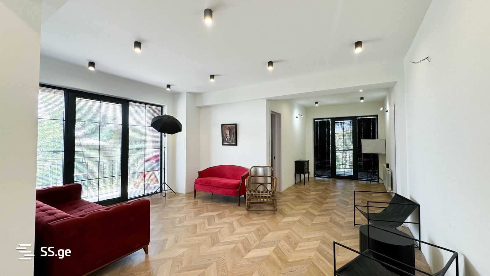 8 Room Private House For Sale view 5