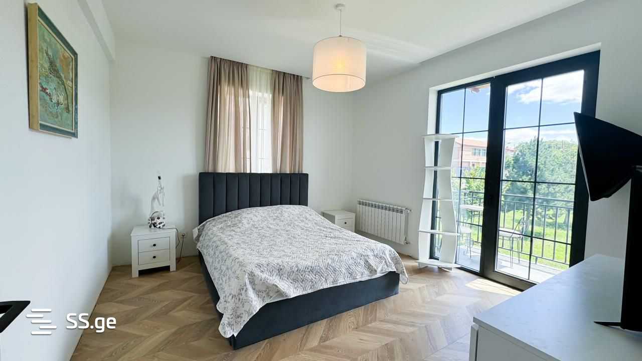 8 Room Private House For Sale view 6