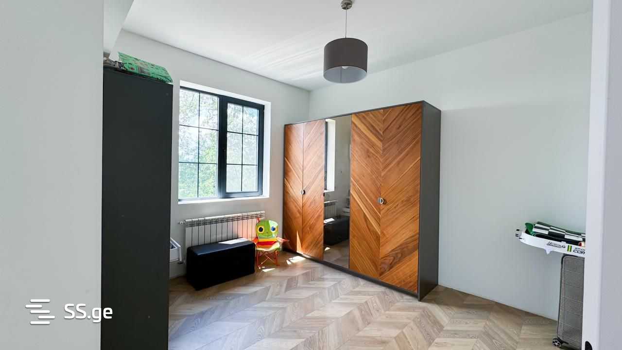 8 Room Private House For Sale view 12