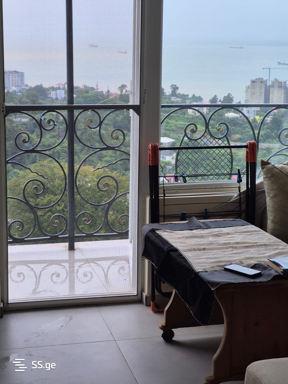 2 Room Private House Daily Rent. Batumi view 4
