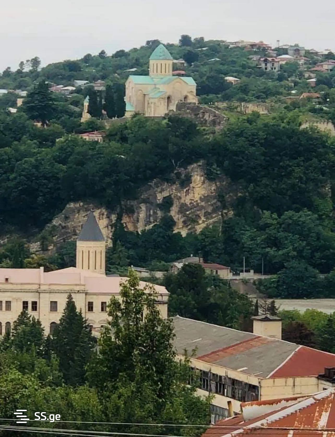 11 Room Private House Daily Rent. Kutaisi, 3 of 4