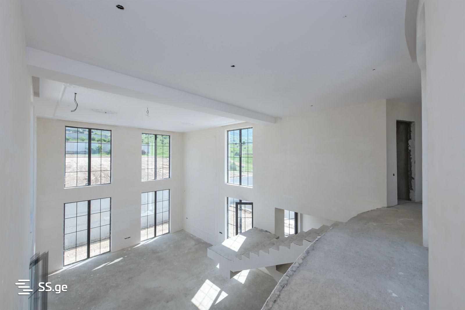 8 Room Private House For Sale view 6
