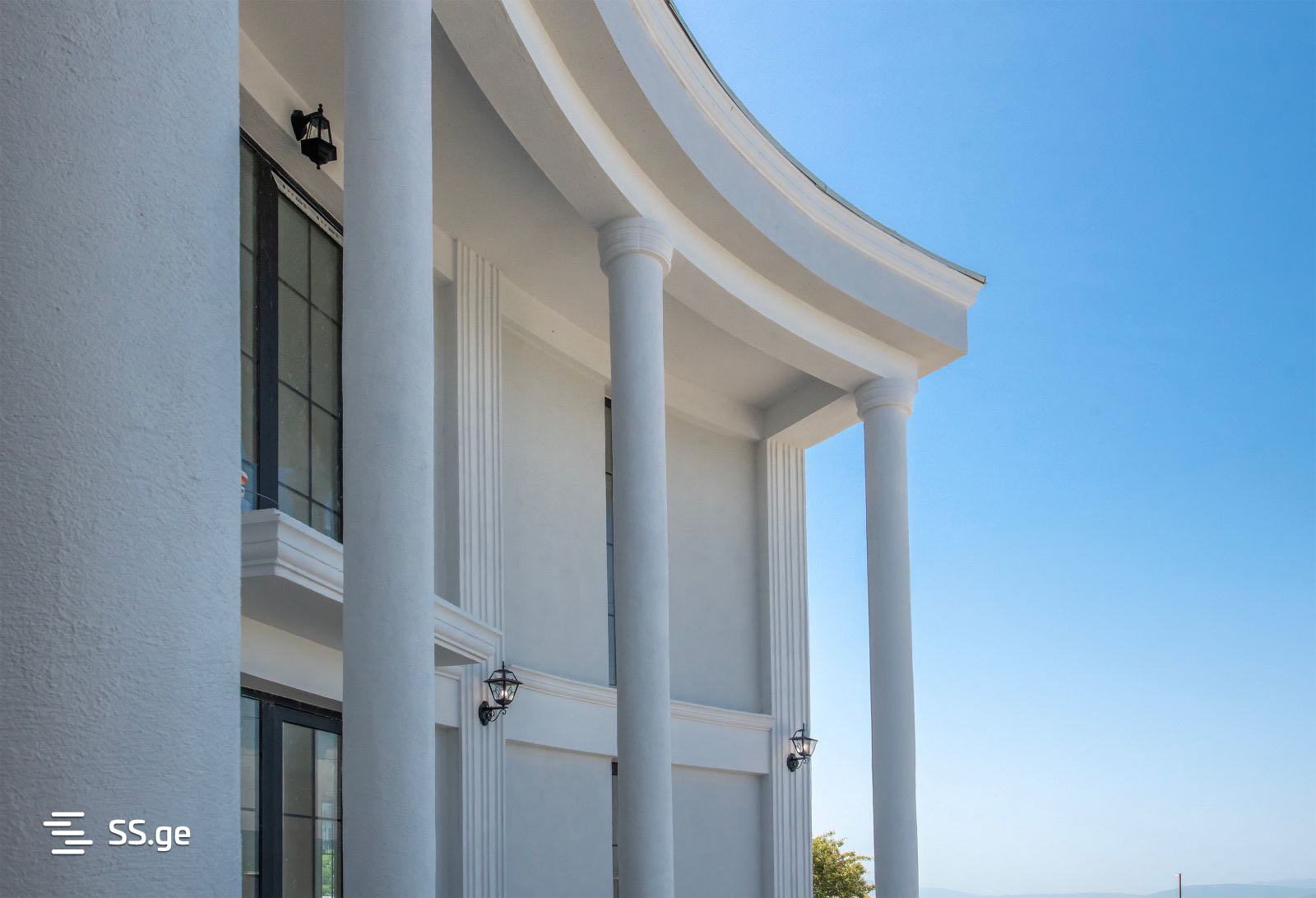 8 Room Private House For Sale view 4