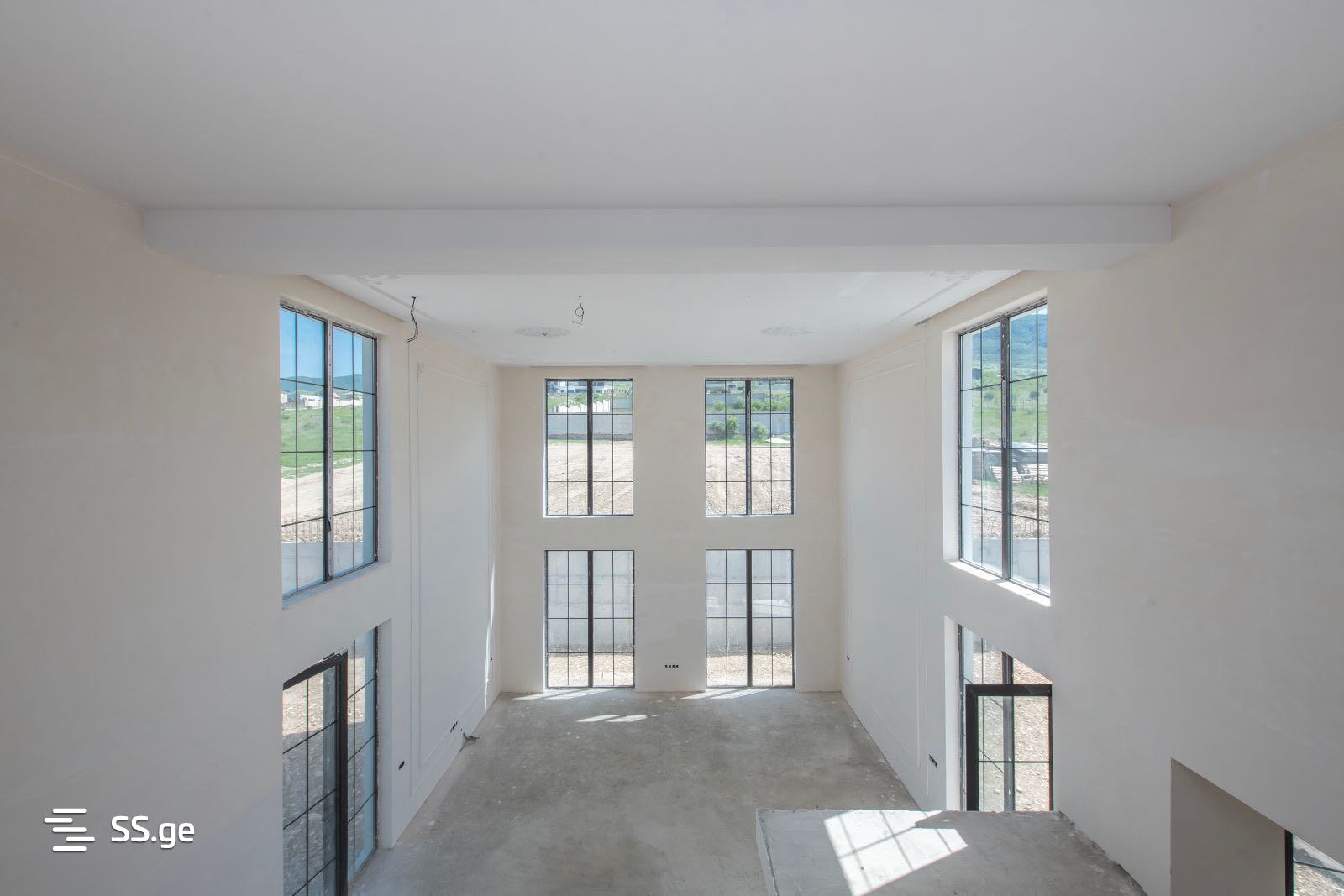 8 Room Private House For Sale view 3