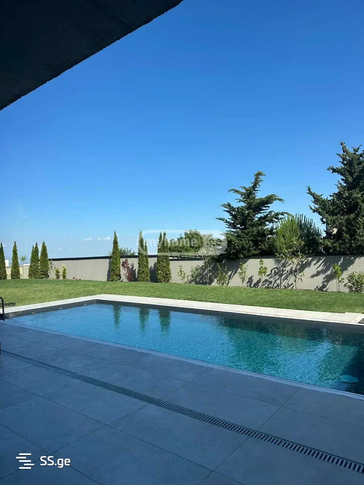 8 Room Private House For Sale view 2