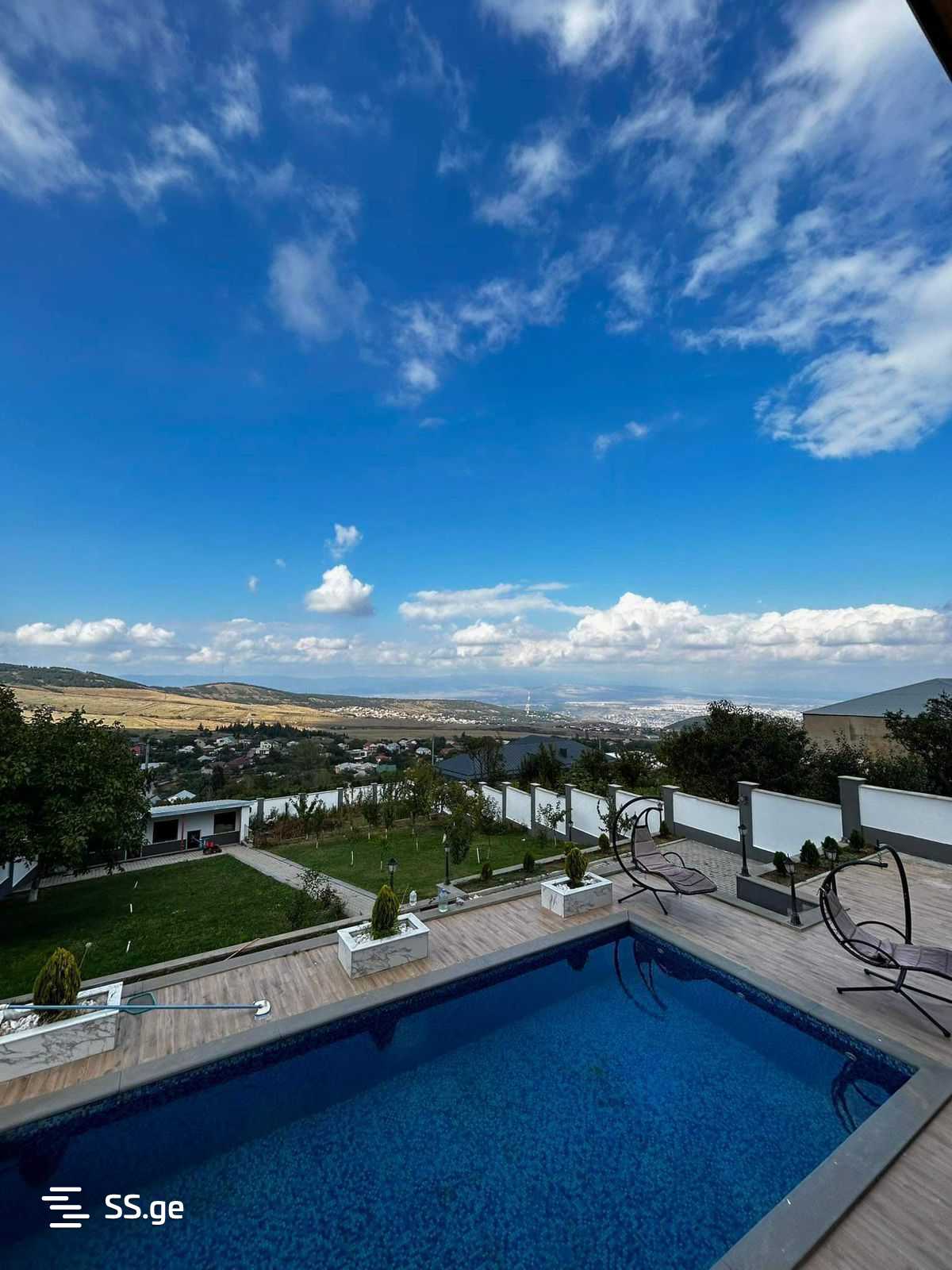 8 Room Private House For Sale view 3