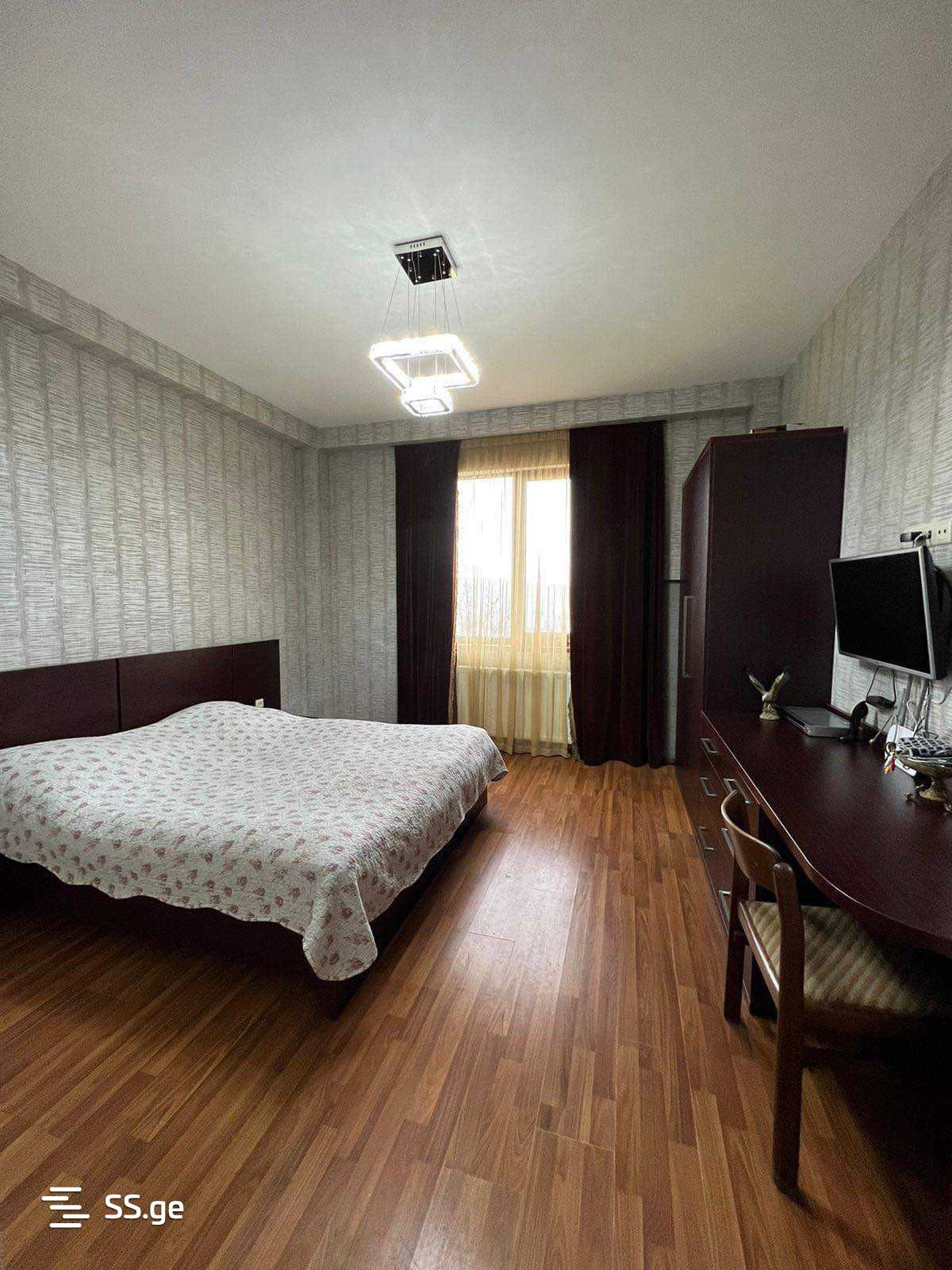 8 Room Private House For Sale view 4
