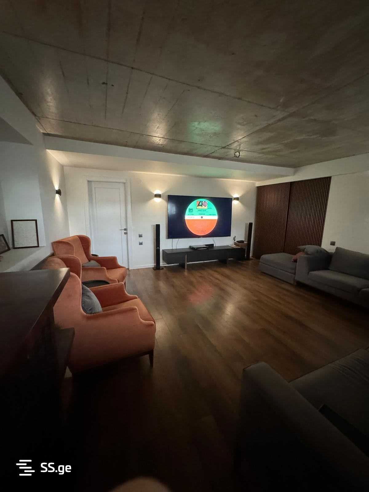 7 Room Private House For Sale view 3