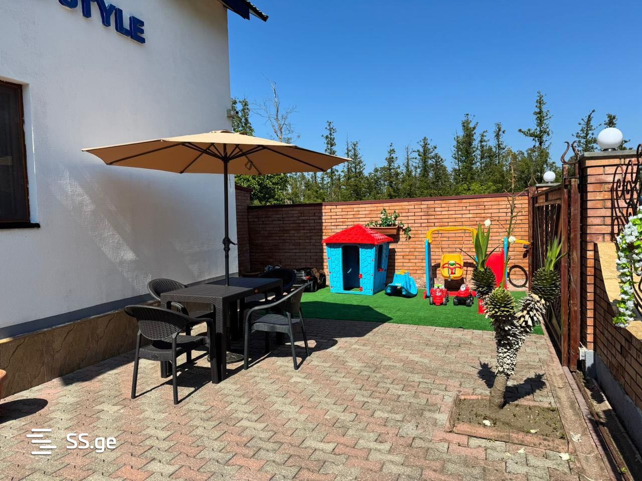 8 Room Hotel For Sale view 4