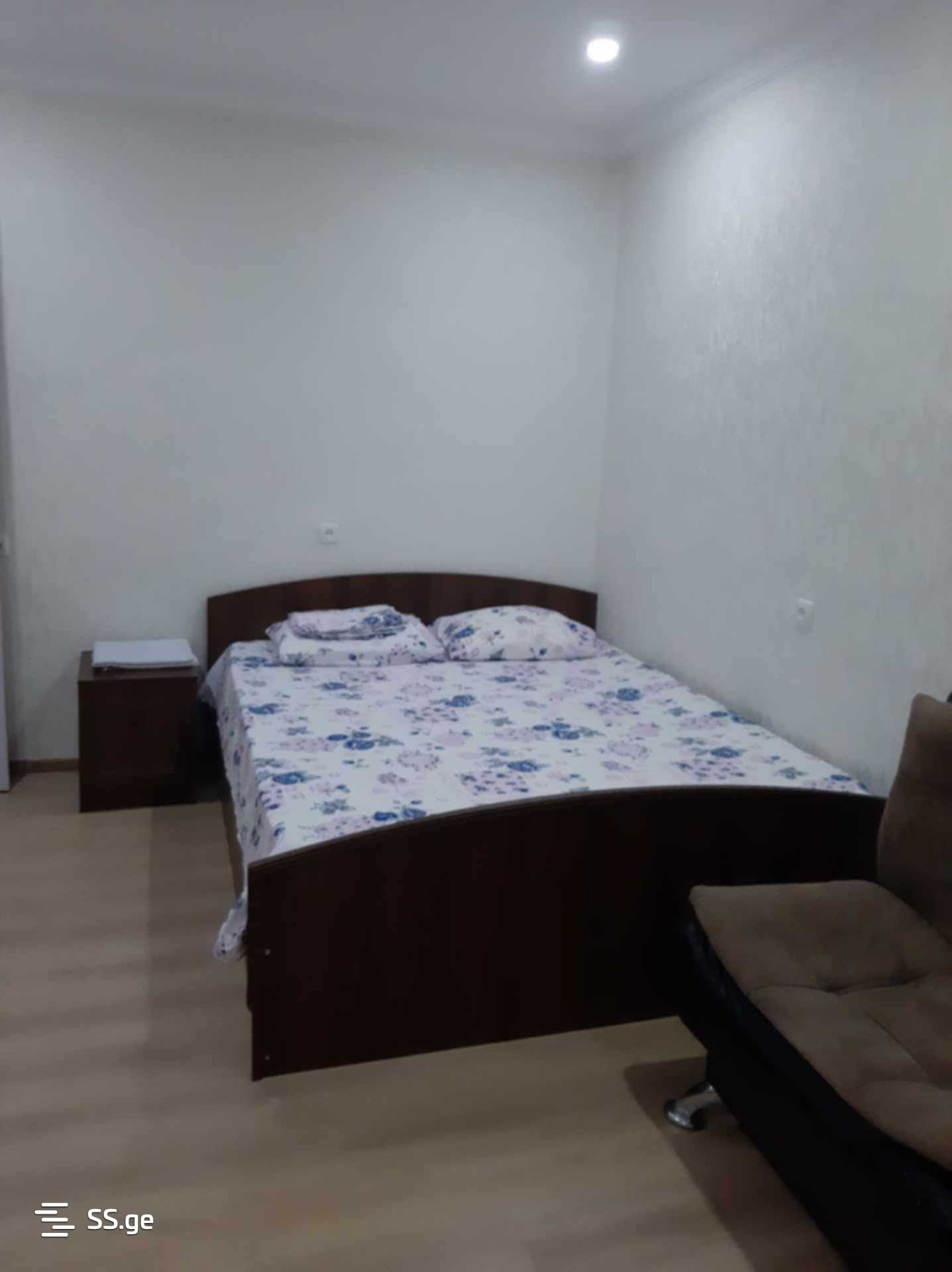 1 Room Flat Daily Rent. Gori view 3