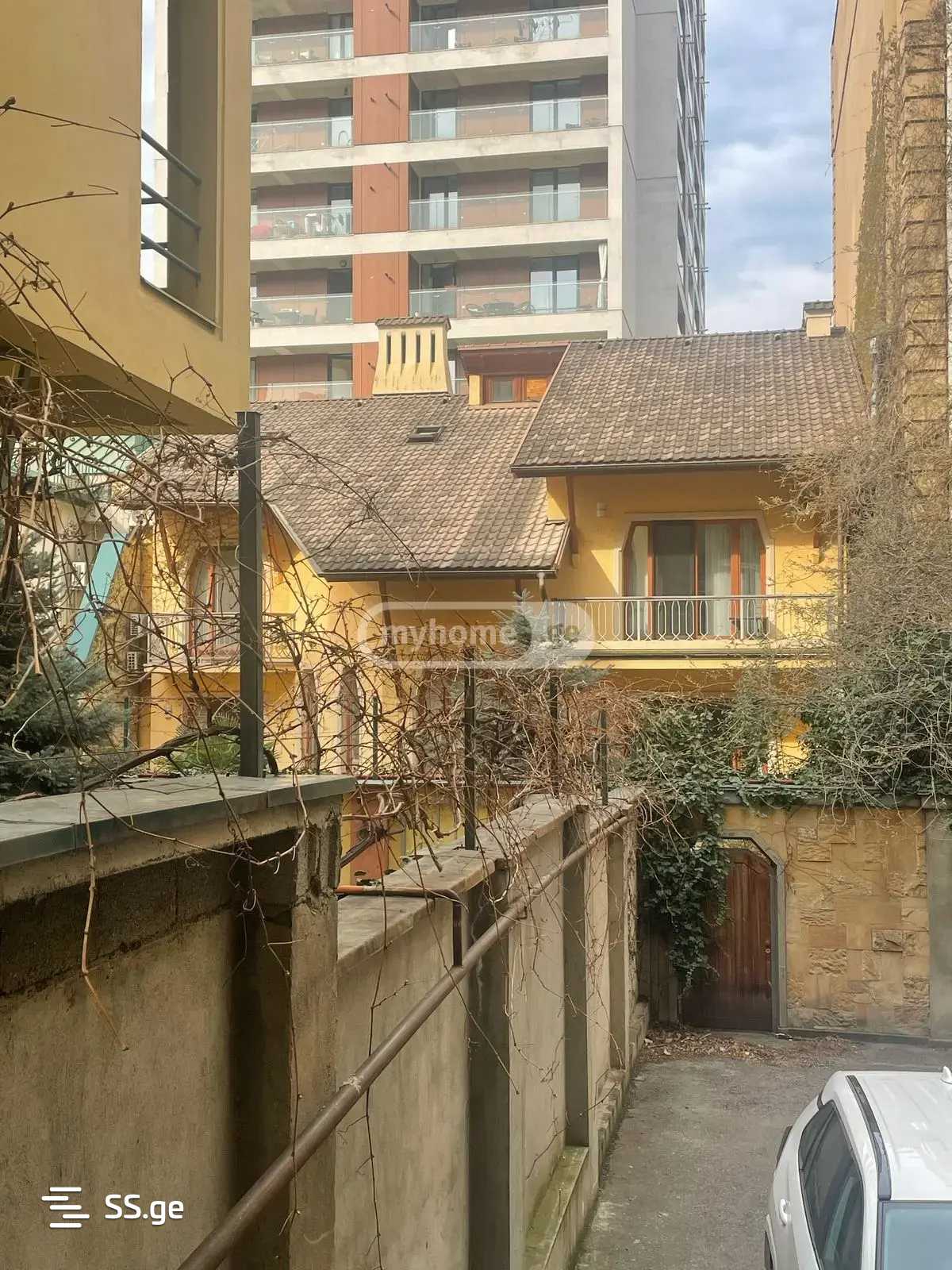 8 Room Private House For Rent. Vake, 1 of 3