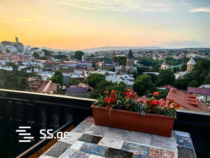 10 Room Private House For Rent. Sololaki view 7