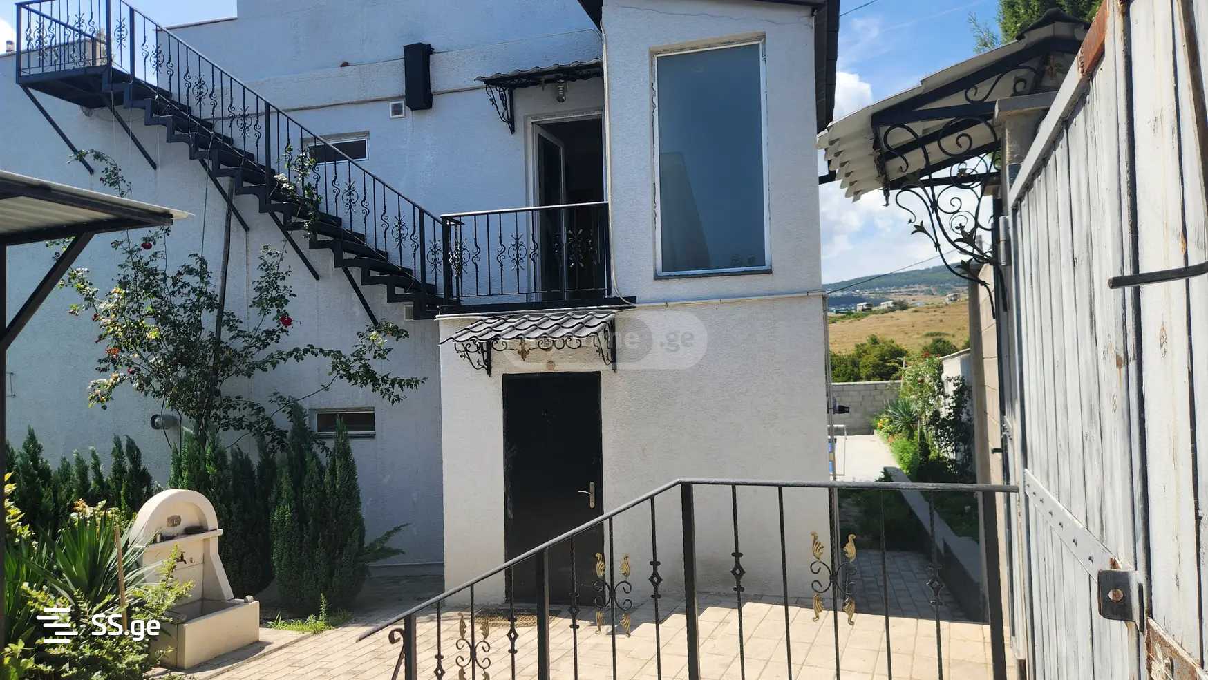 7 Room Private House For Rent. Okrokana view 4