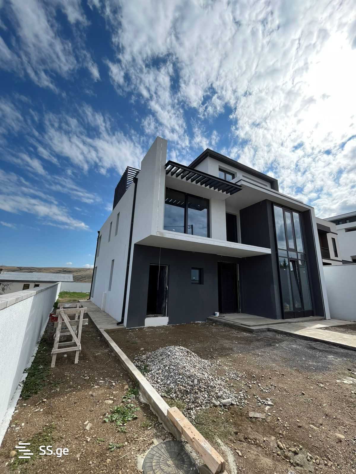7 Room Private House For Sale view 1