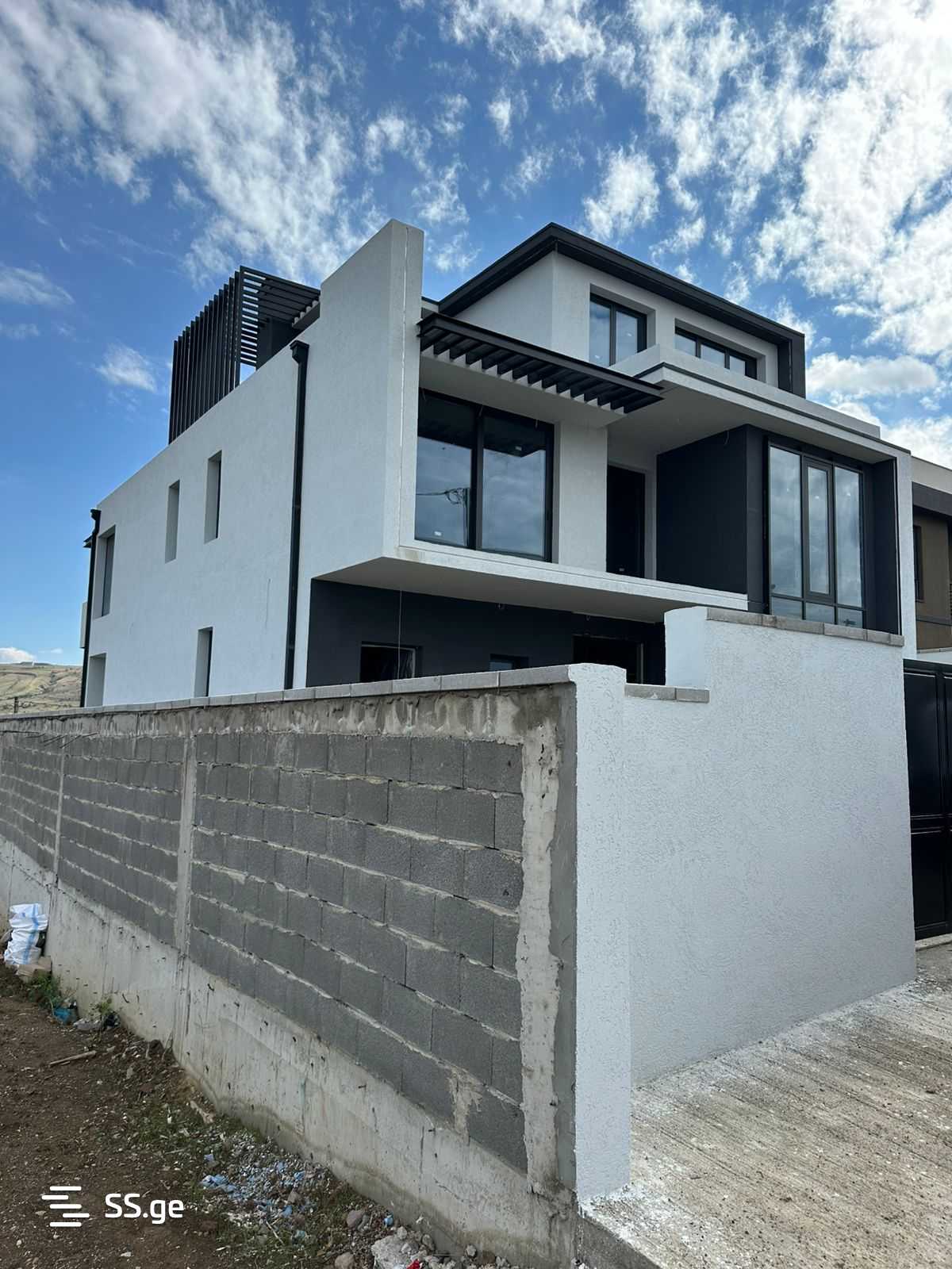 7 Room Private House For Sale view 2