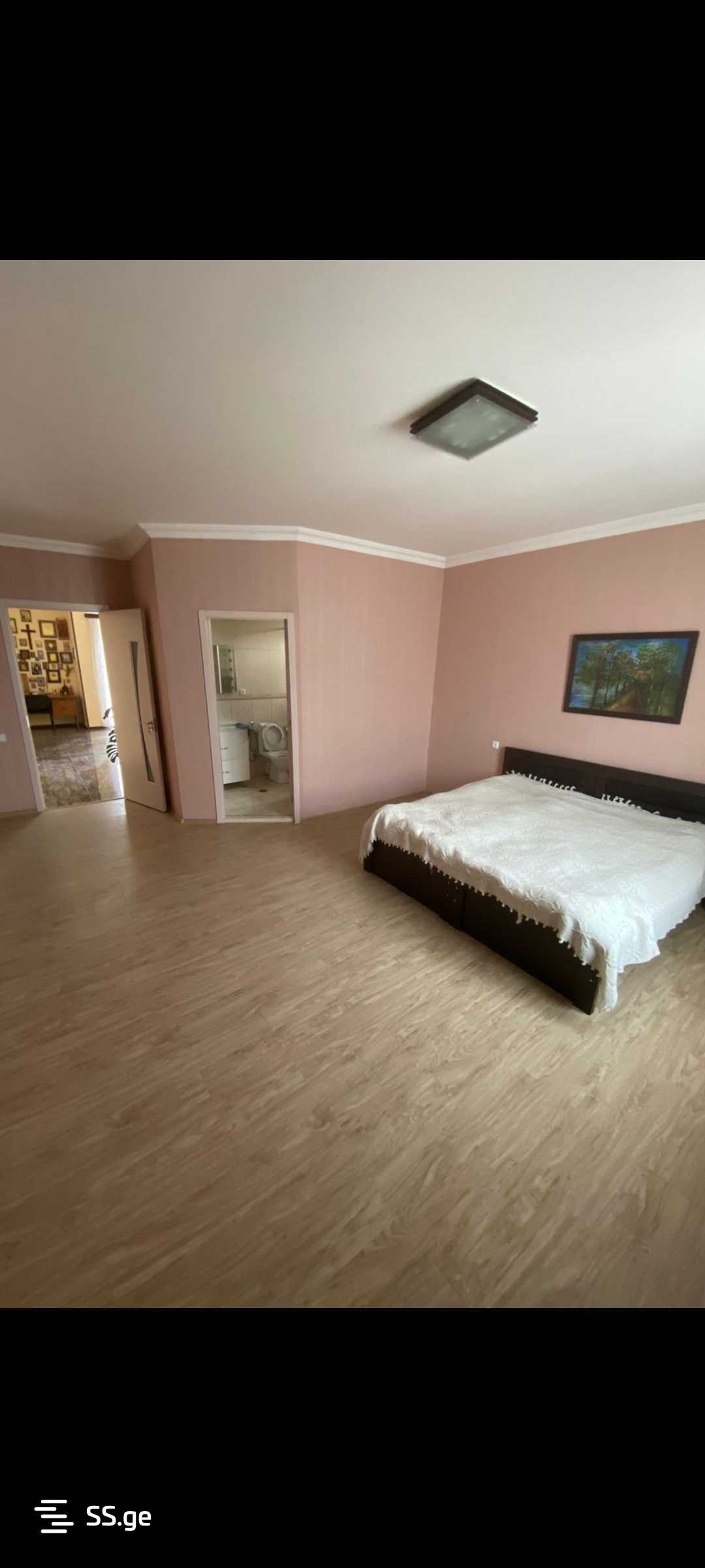 8 Room Private House For Sale view 11