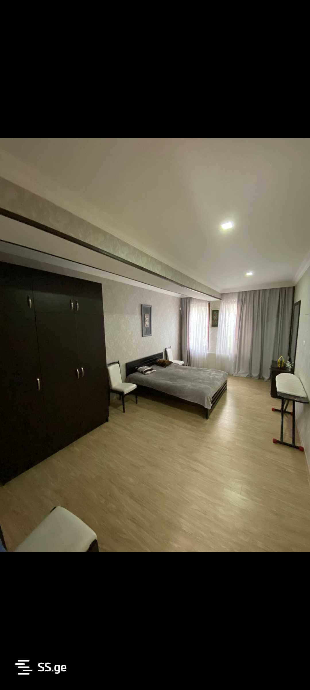 8 Room Private House For Sale view 4