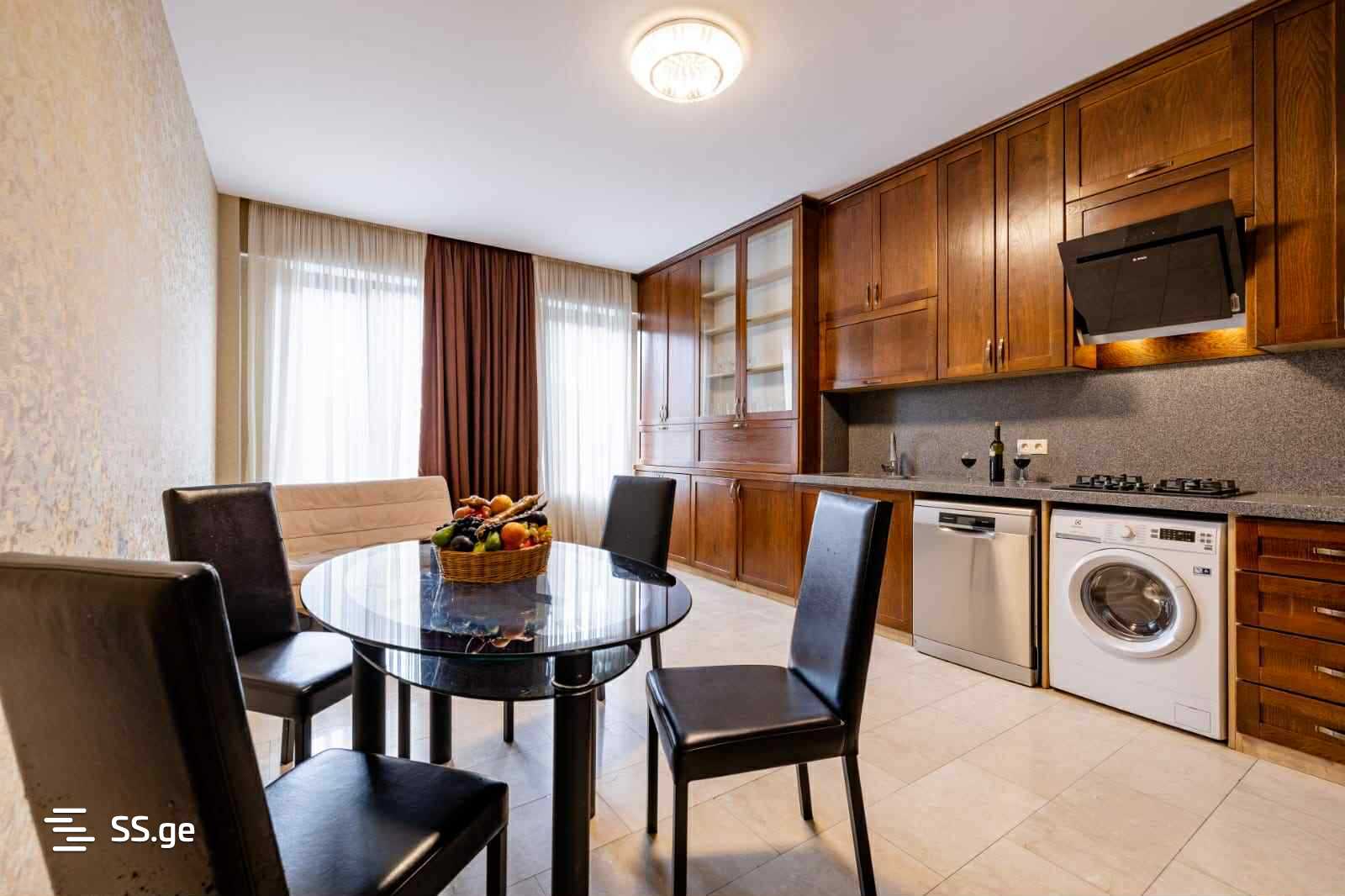 6 Room Flat Daily Rent. Mtatsminda view 10