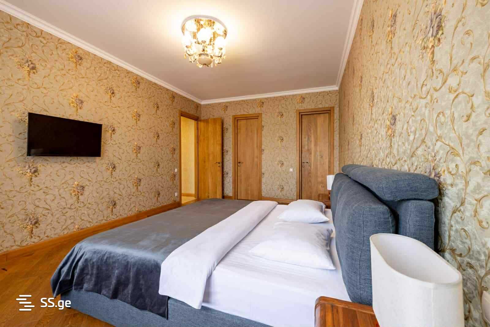 6 Room Flat Daily Rent. Mtatsminda, 2 of 4