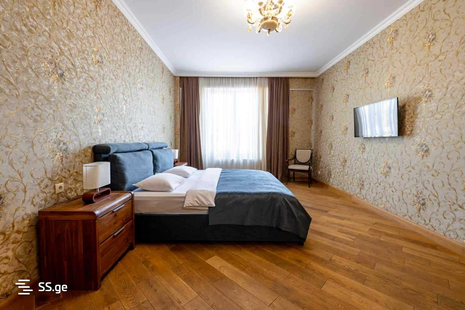 6 Room Flat Daily Rent. Mtatsminda, 1 of 4