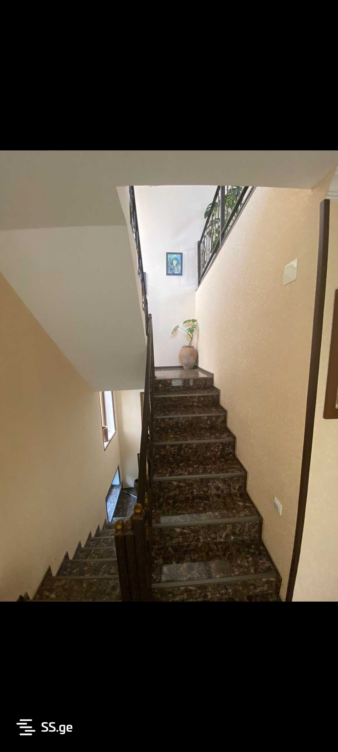 8 Room Private House For Sale view 6