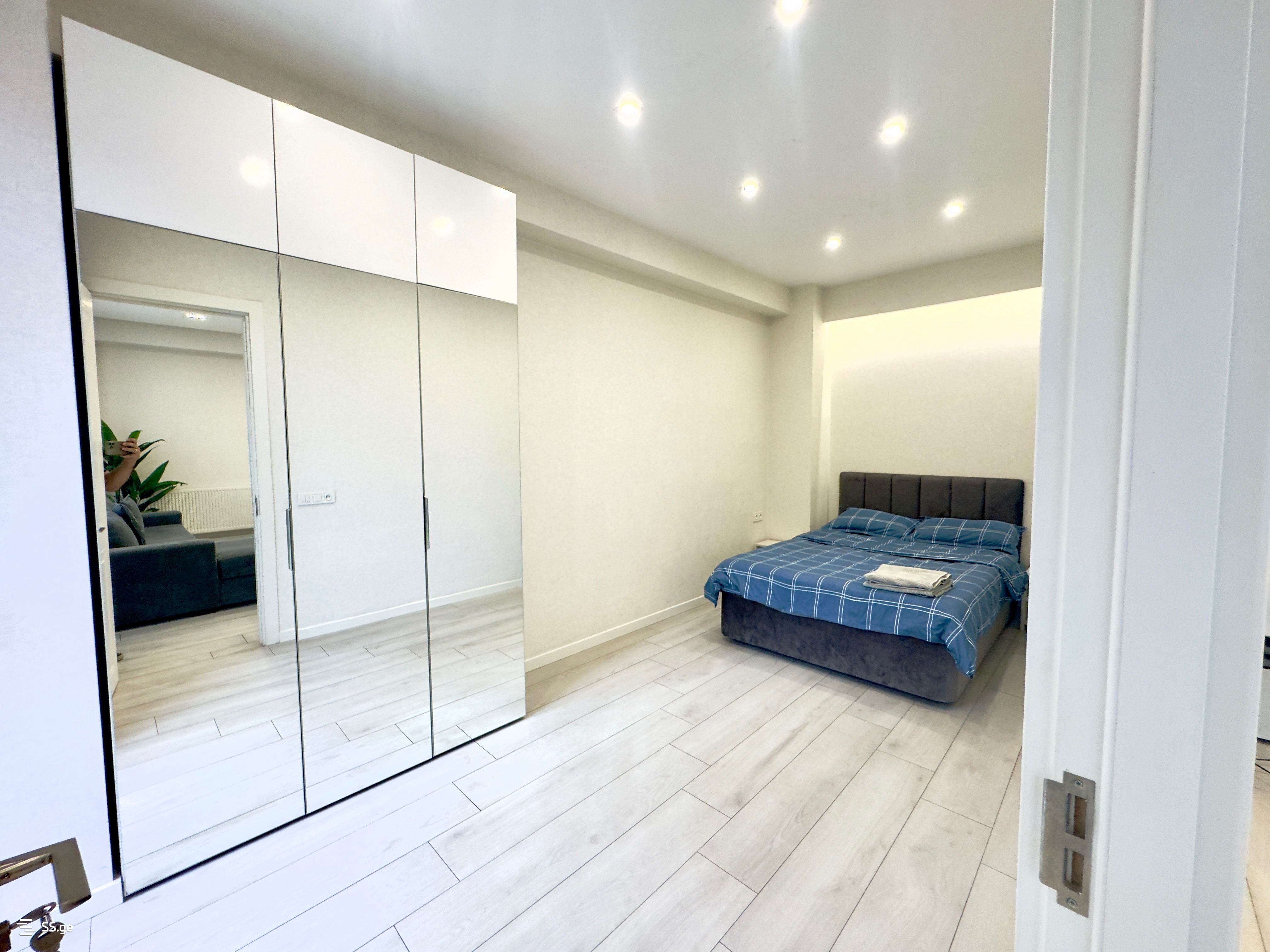2 Room Flat Daily Rent. Isani view 9