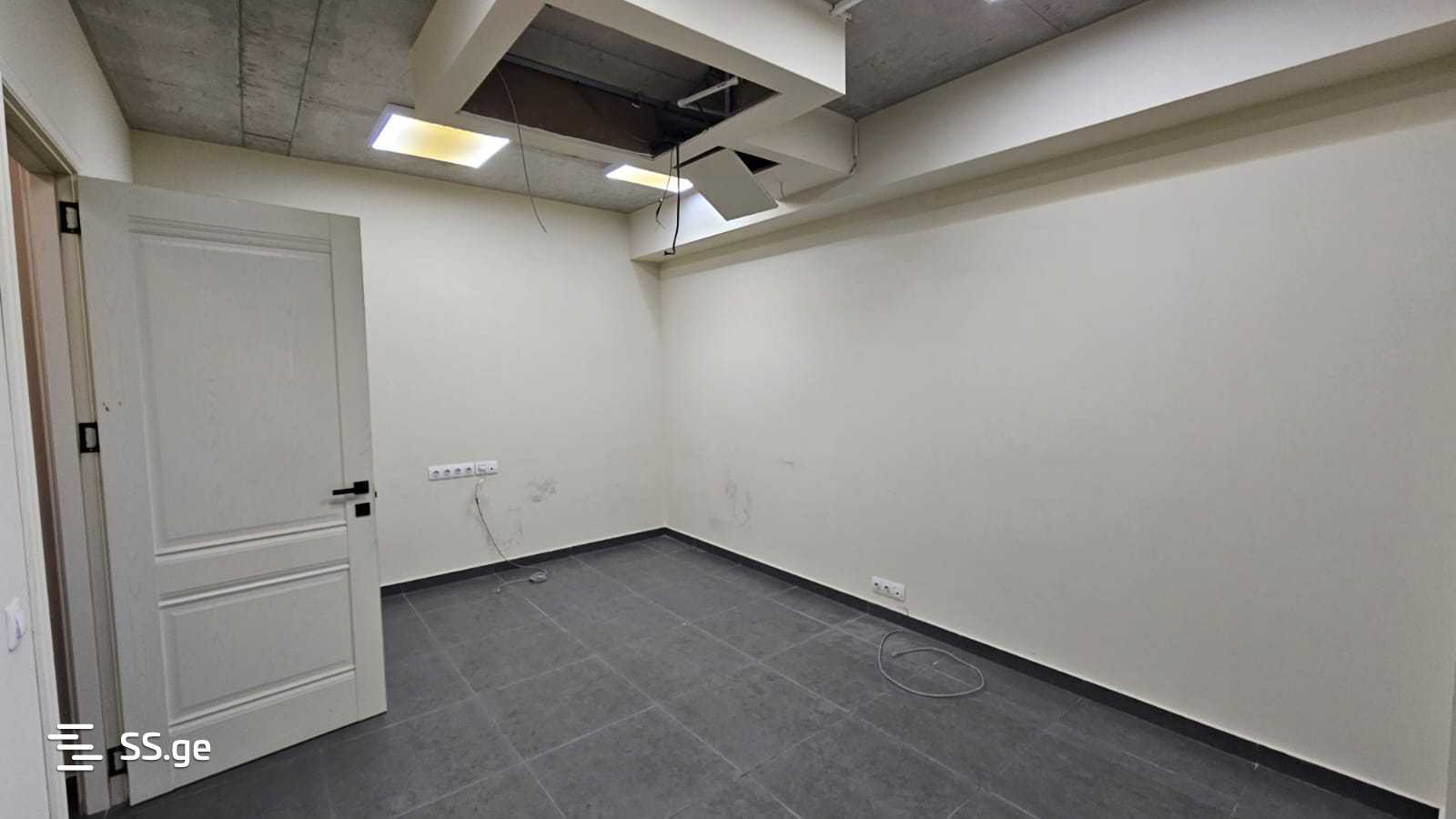 Commercial Space For Rent. Isani view 7