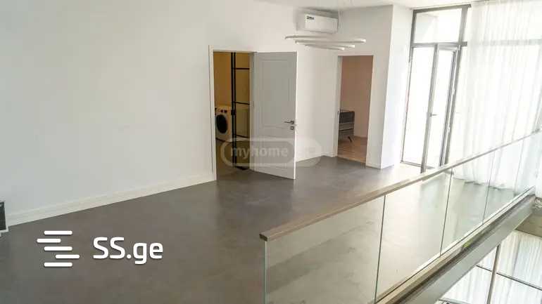 8 Room Private House For Sale view 2