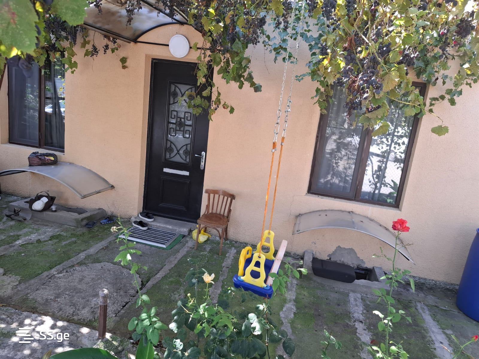 8 Room Private House For Sale view 11