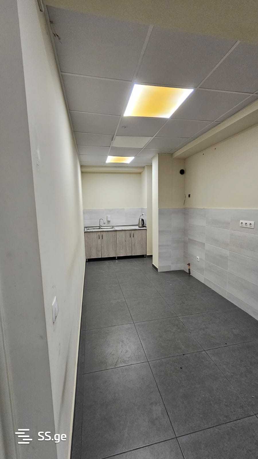 Commercial Space For Rent. Isani view 5