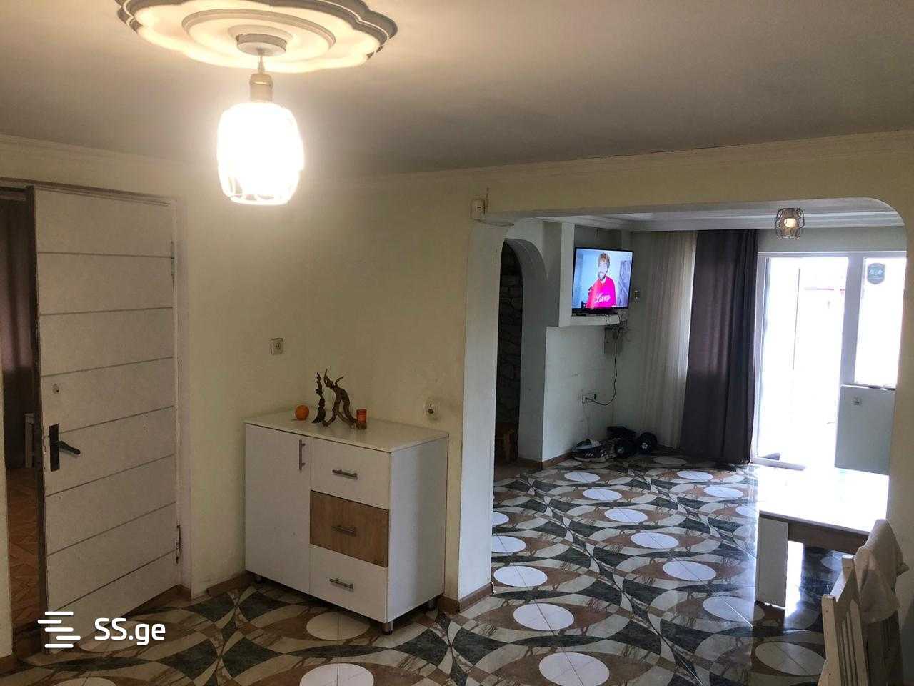 6 Room Private House For Sale view 2