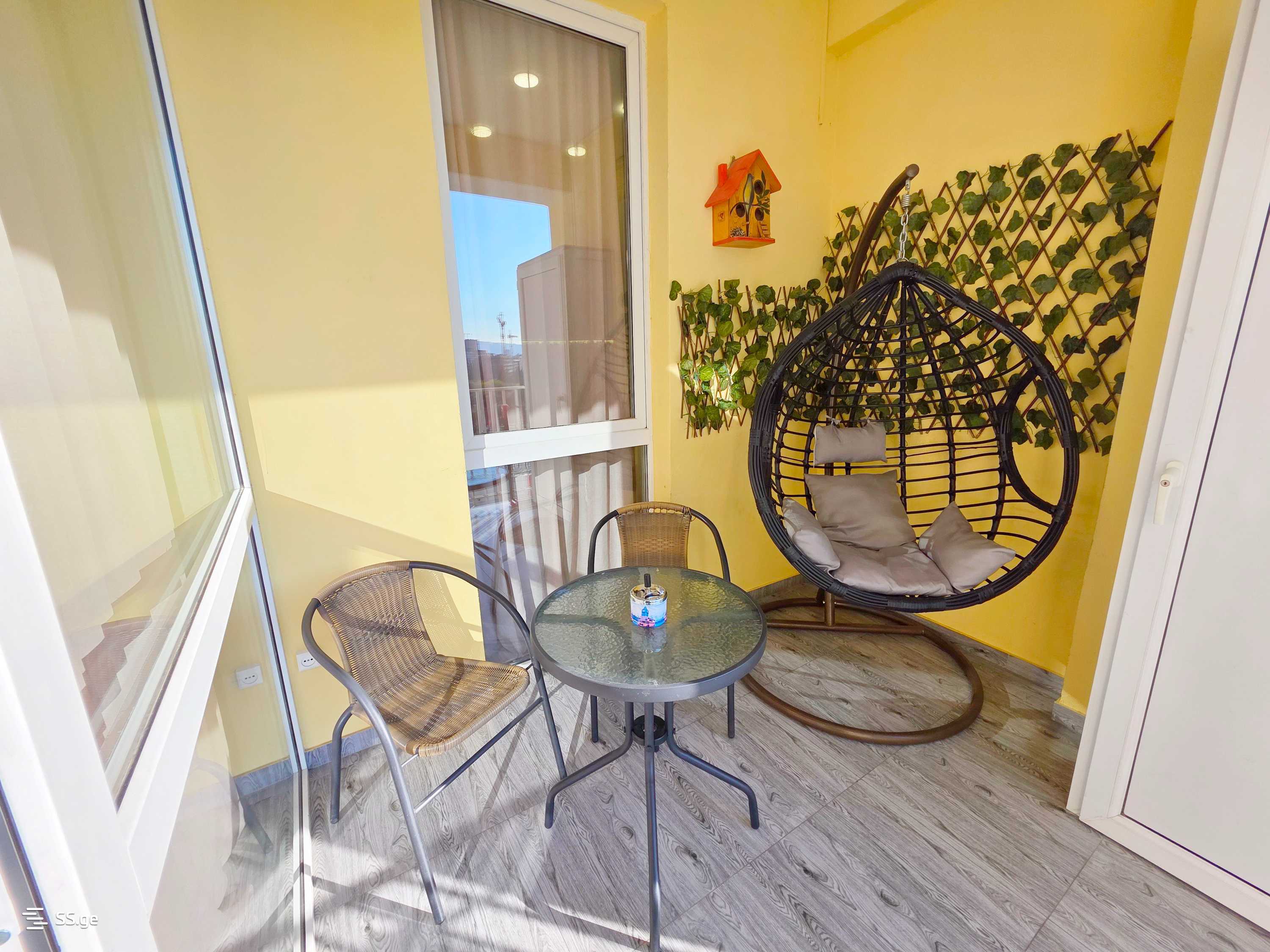 1 Room Flat Daily Rent. Digomi view 5