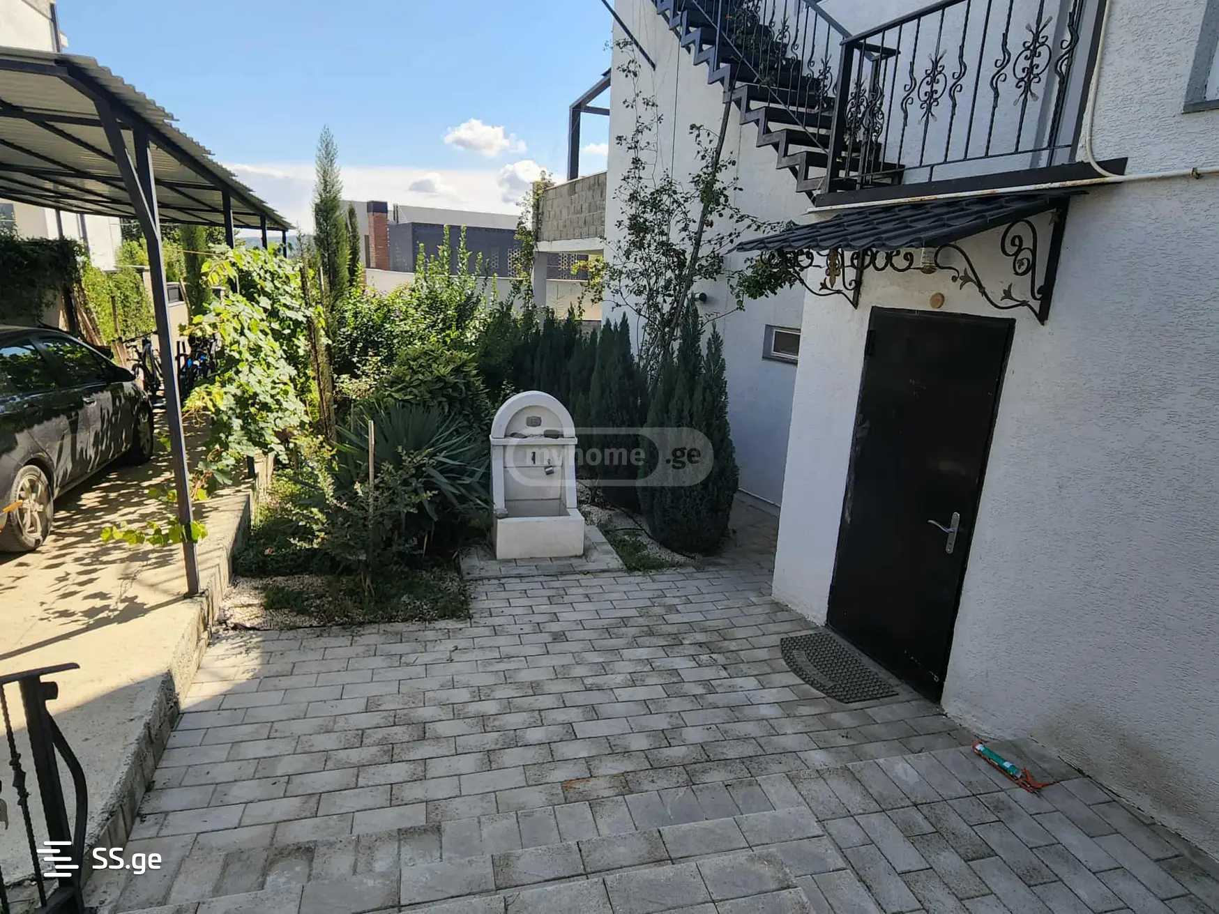 6 Room Private House For Rent. Okrokana view 4