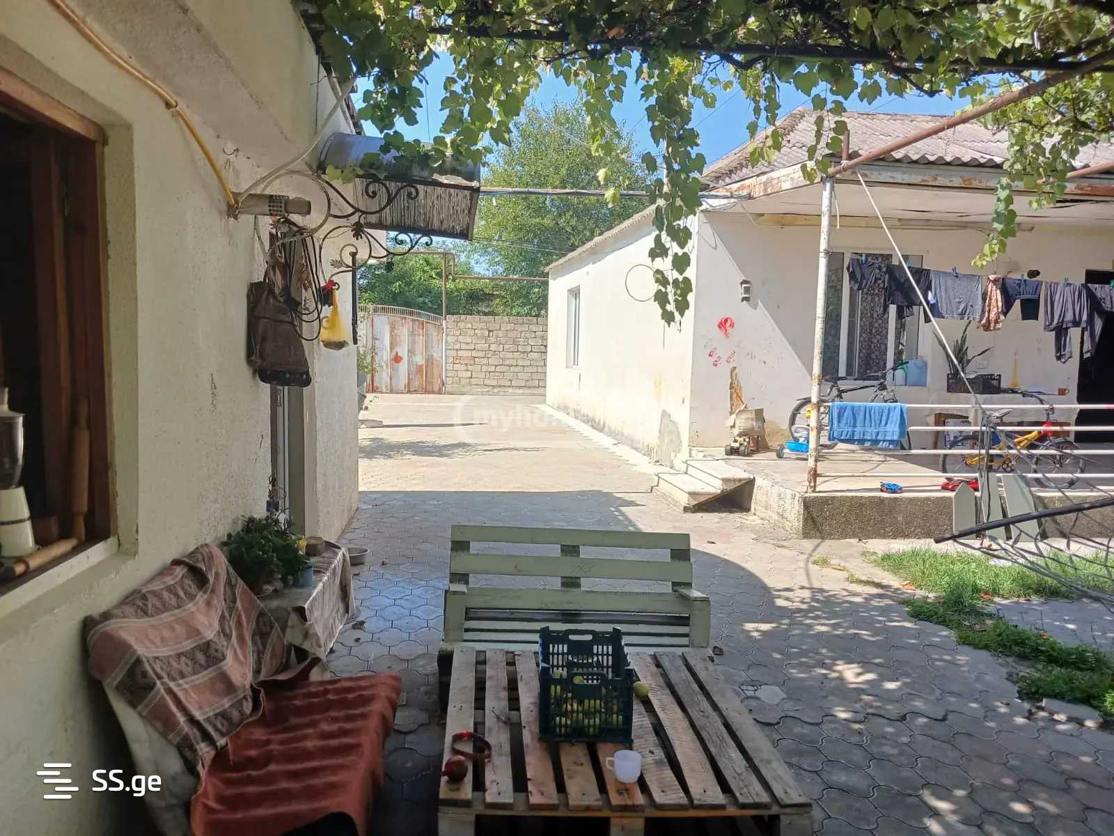 8 Room Private House For Sale view 2