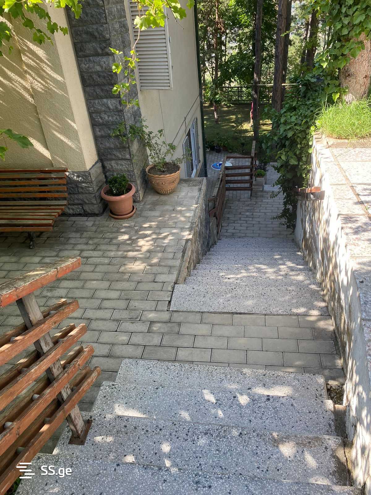8 Room Private House For Sale view 11