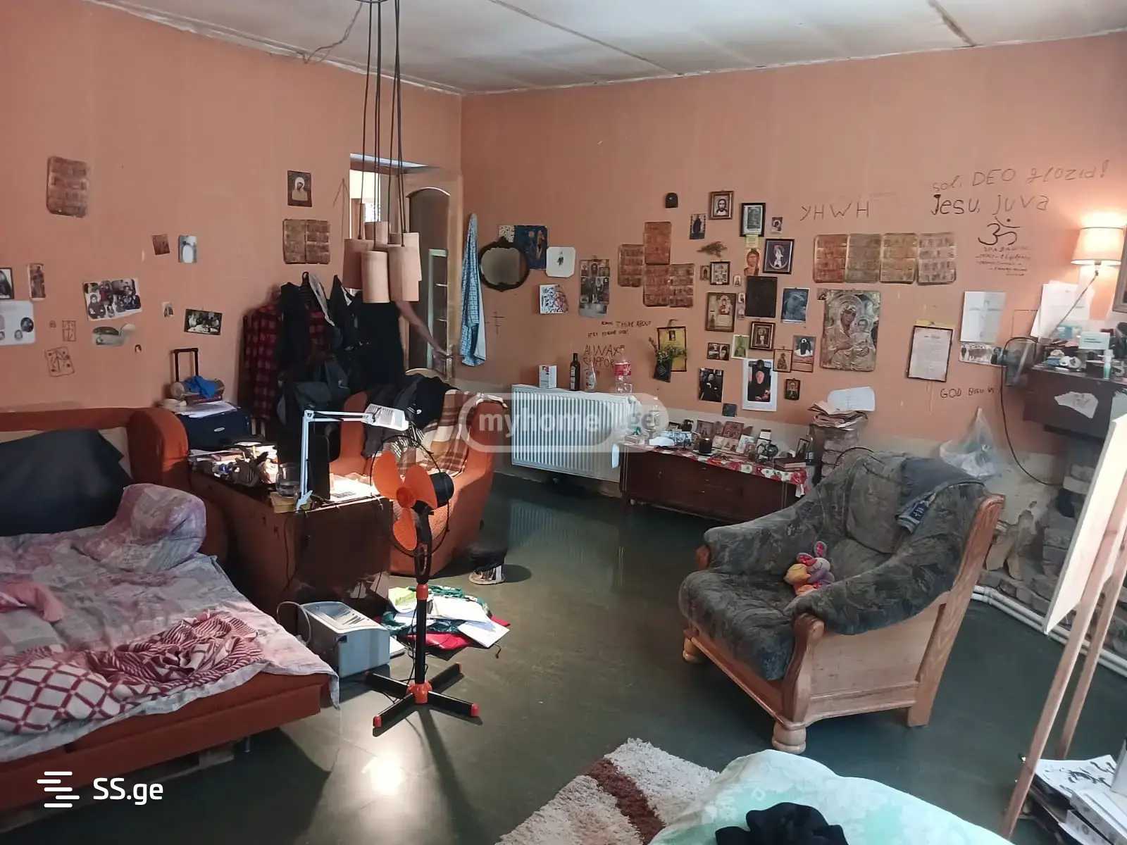 8 Room Private House For Sale view 1