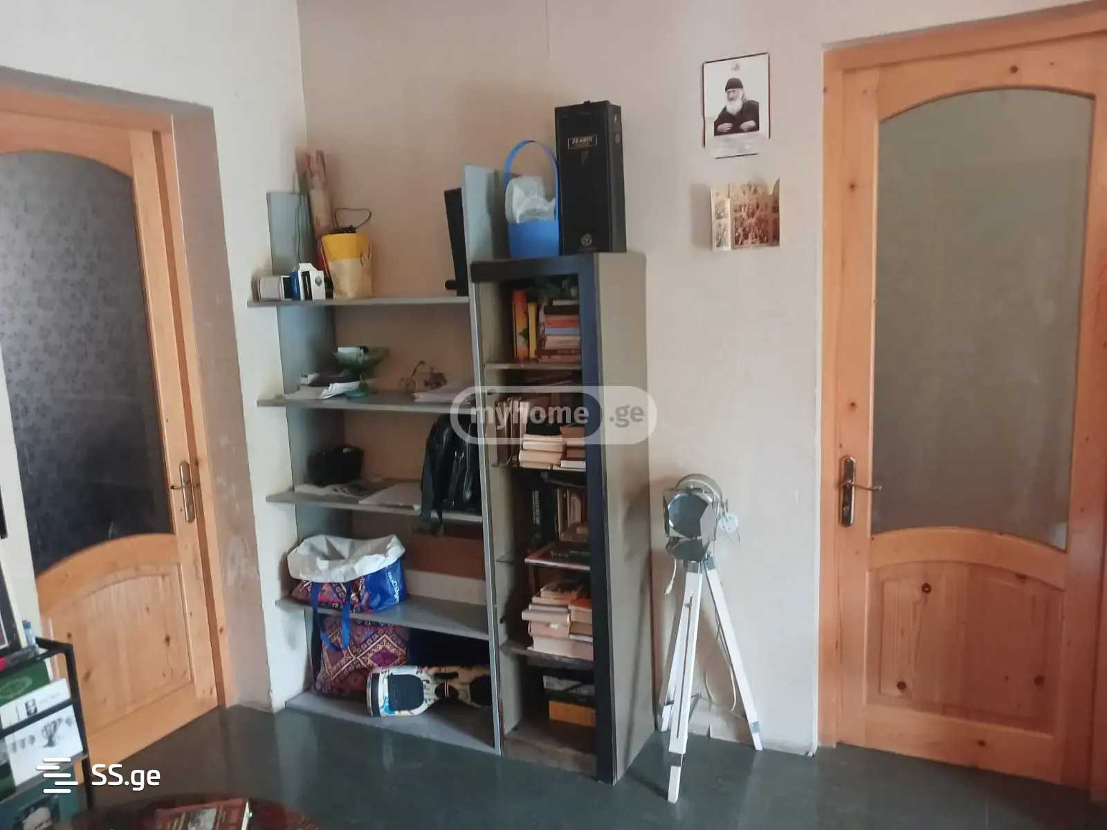 8 Room Private House For Sale view 6