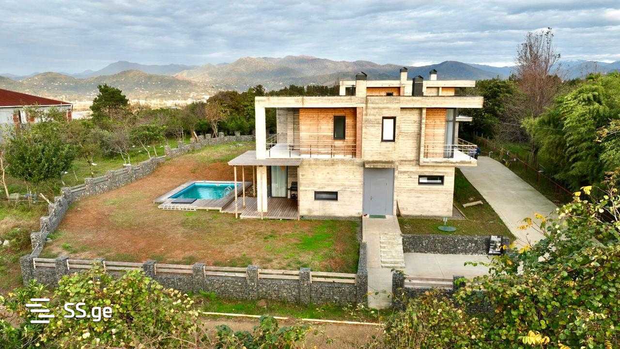 5 Room Private House For Sale view 1