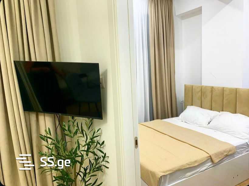 2 Room Flat Daily Rent. Digomi view 3