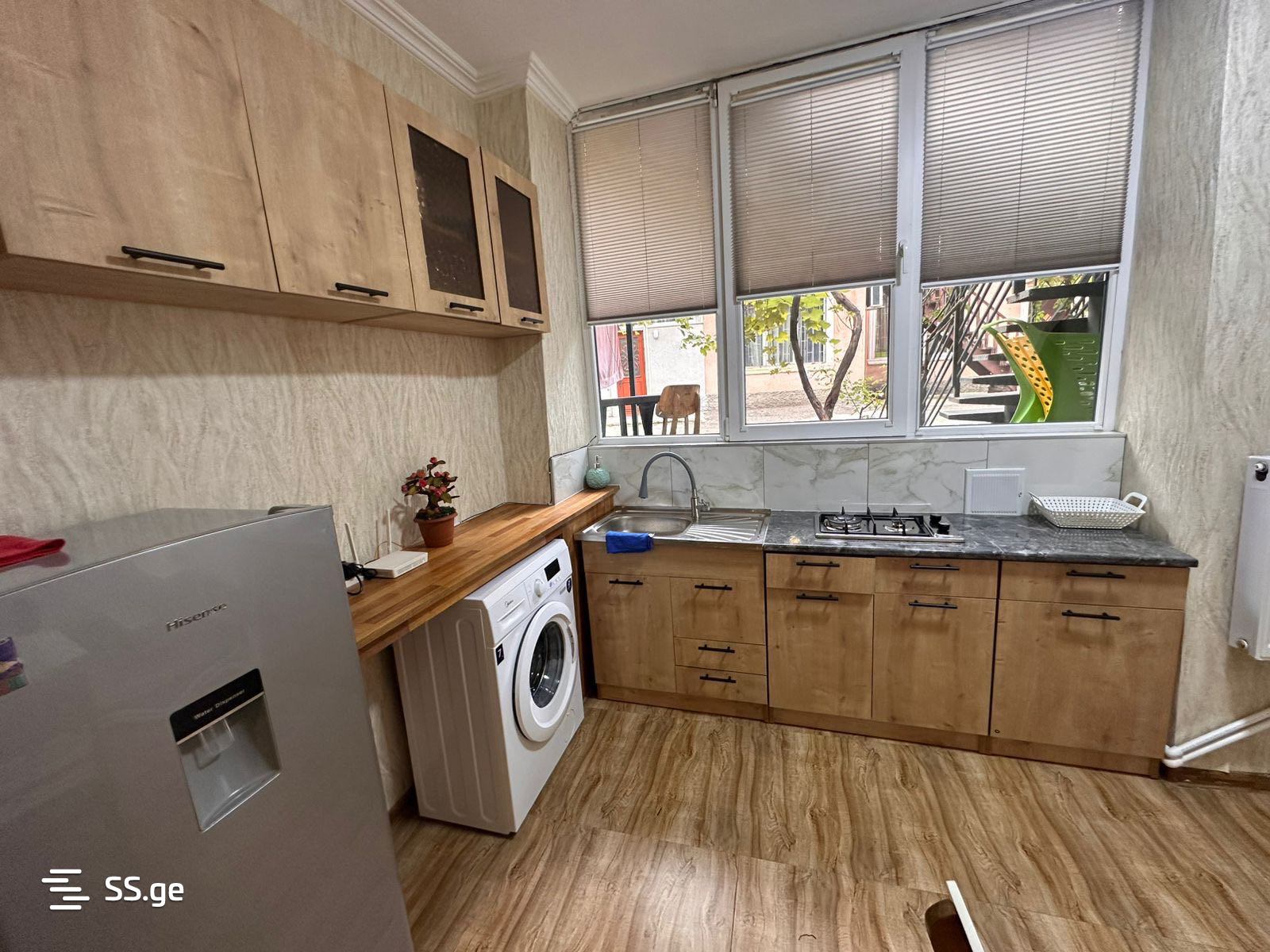 1 Room Flat Daily Rent. Sololaki view 4
